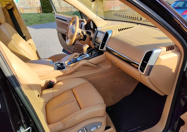 Porsche Cayenne cena 92000 przebieg: 152000, rok produkcji 2011 z Rakoniewice małe 301